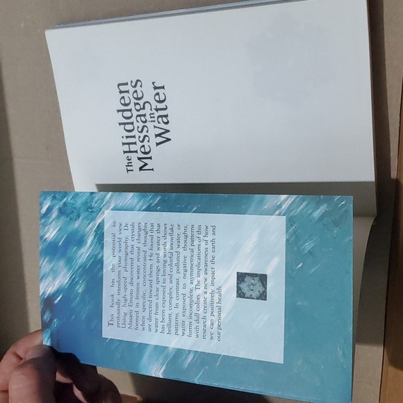 🌊 The Hidden Messages in Water Masaru Emoto 📚 - Picture 4 of 9